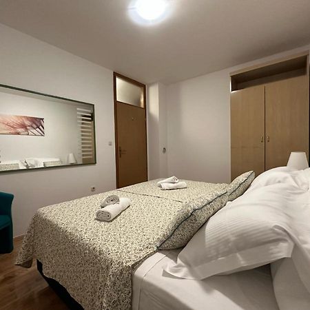 Family Apartment Makarska Bagian luar foto